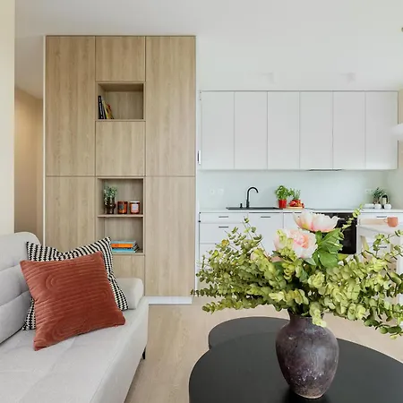 Oder View I Free Underground Parking I Cozy & Quiet I Spacious Balcony Appartement *