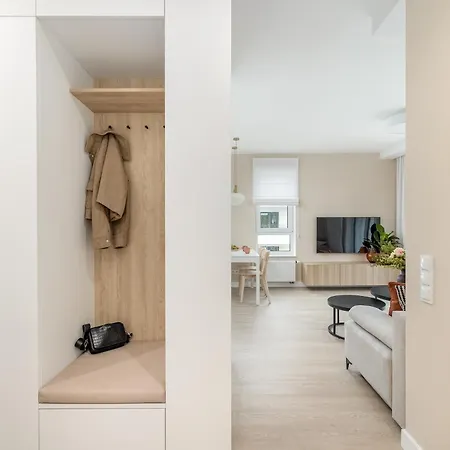 Oder View I Free Underground Parking I Cozy & Quiet I Spacious Balcony Appartement